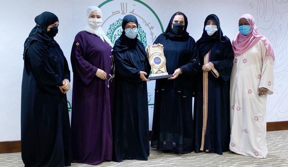 إدارة العمل النسائي بـ "الإصلاح" تتسلم جائزة المؤسسة العربية الملتزمة مجتمعيًا