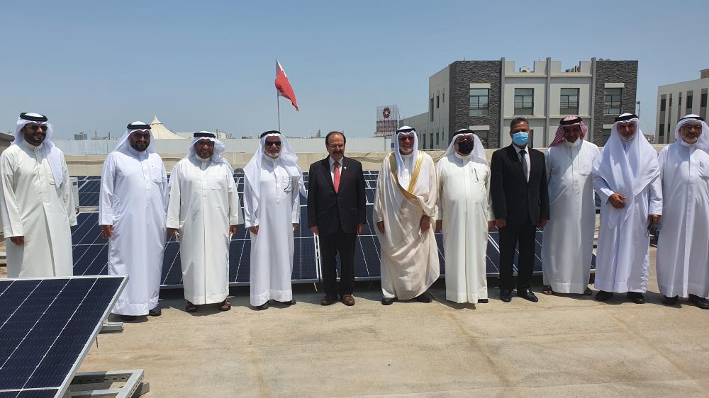 رئيس هيئة الطاقة المستدامة يدشن مشروع انظمة الطاقة الشمسية بالمبنى الرئيسي لجمعية الاصلاح بالمحرق
